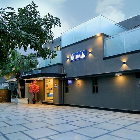 Hotel Mairona Gulberg Лахор Екстер'єр фото