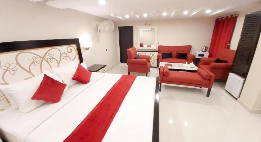 Hotel Mairona Gulberg Лахор Екстер'єр фото