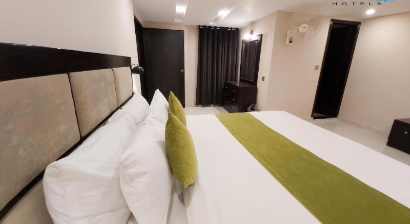 Hotel Mairona Gulberg Лахор Екстер'єр фото