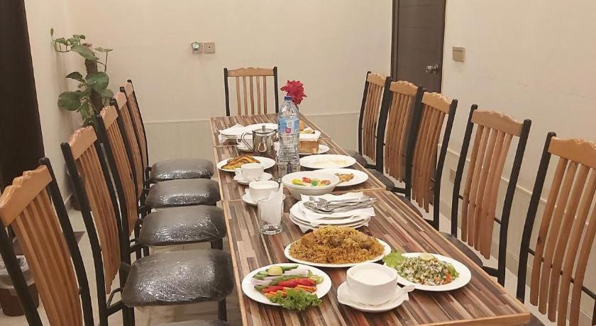 Hotel Mairona Gulberg Лахор Екстер'єр фото