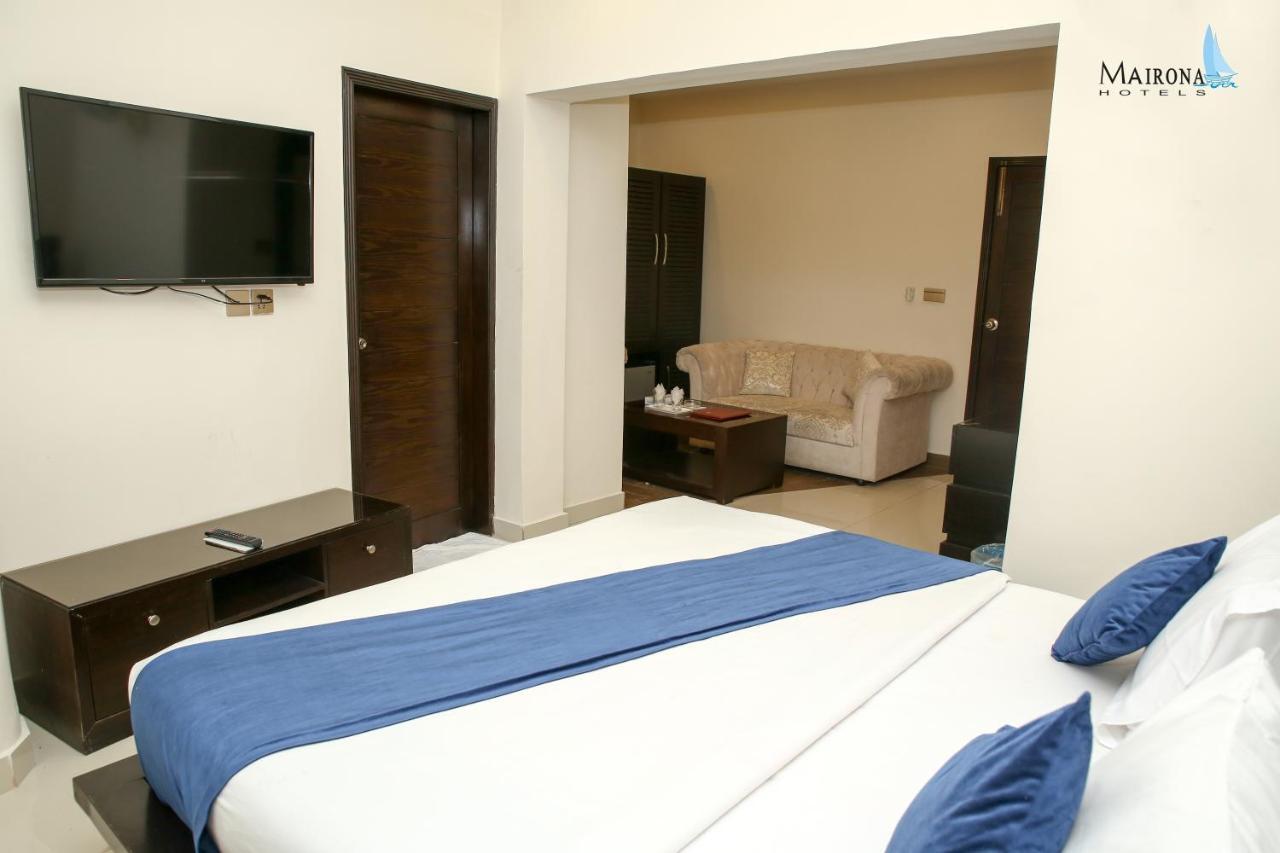 Hotel Mairona Gulberg Лахор Екстер'єр фото