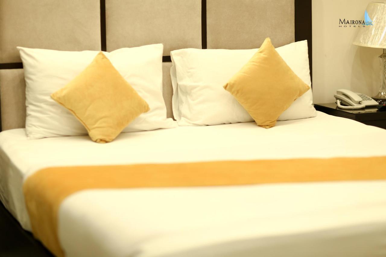 Hotel Mairona Gulberg Лахор Екстер'єр фото
