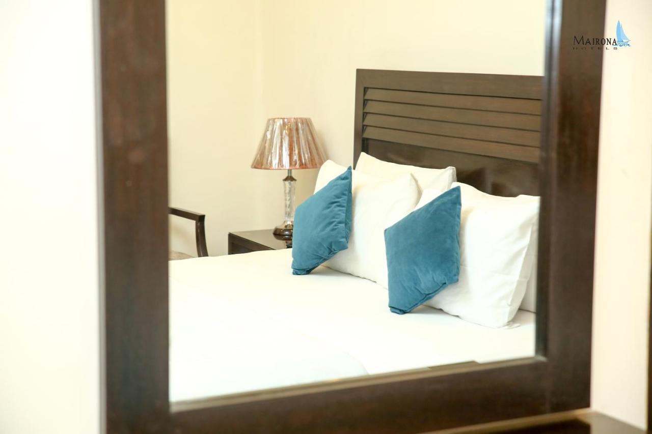 Hotel Mairona Gulberg Лахор Екстер'єр фото