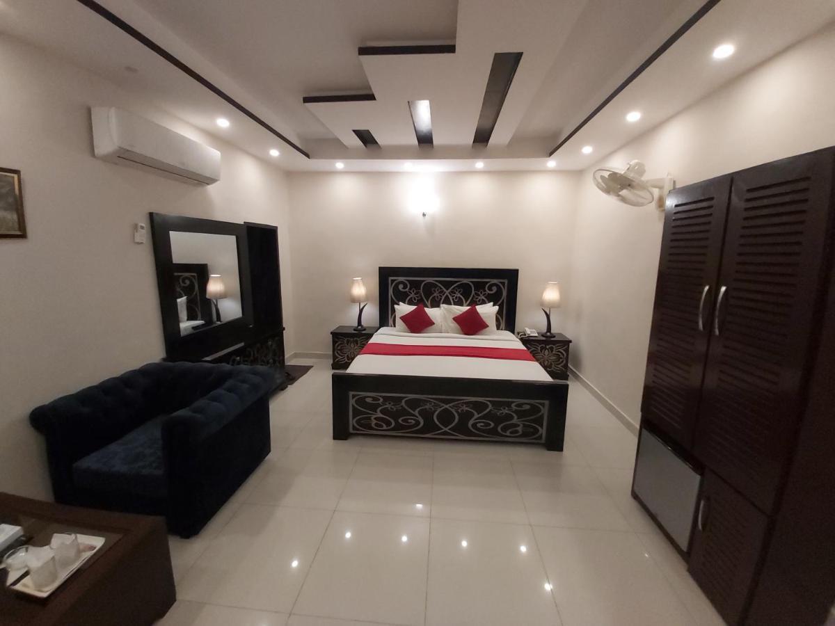 Hotel Mairona Gulberg Лахор Екстер'єр фото
