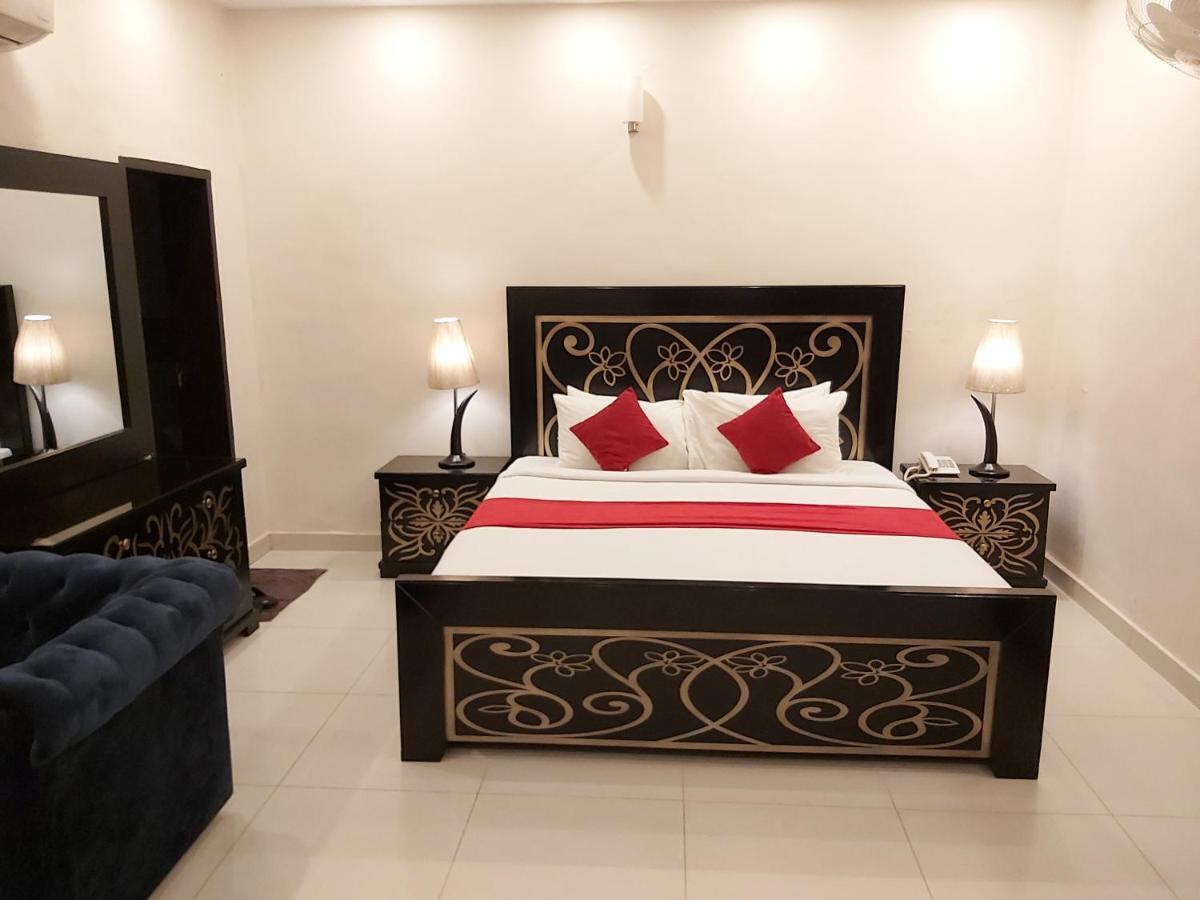 Hotel Mairona Gulberg Лахор Екстер'єр фото