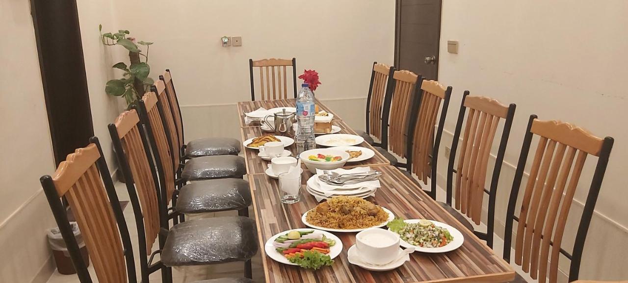 Hotel Mairona Gulberg Лахор Екстер'єр фото