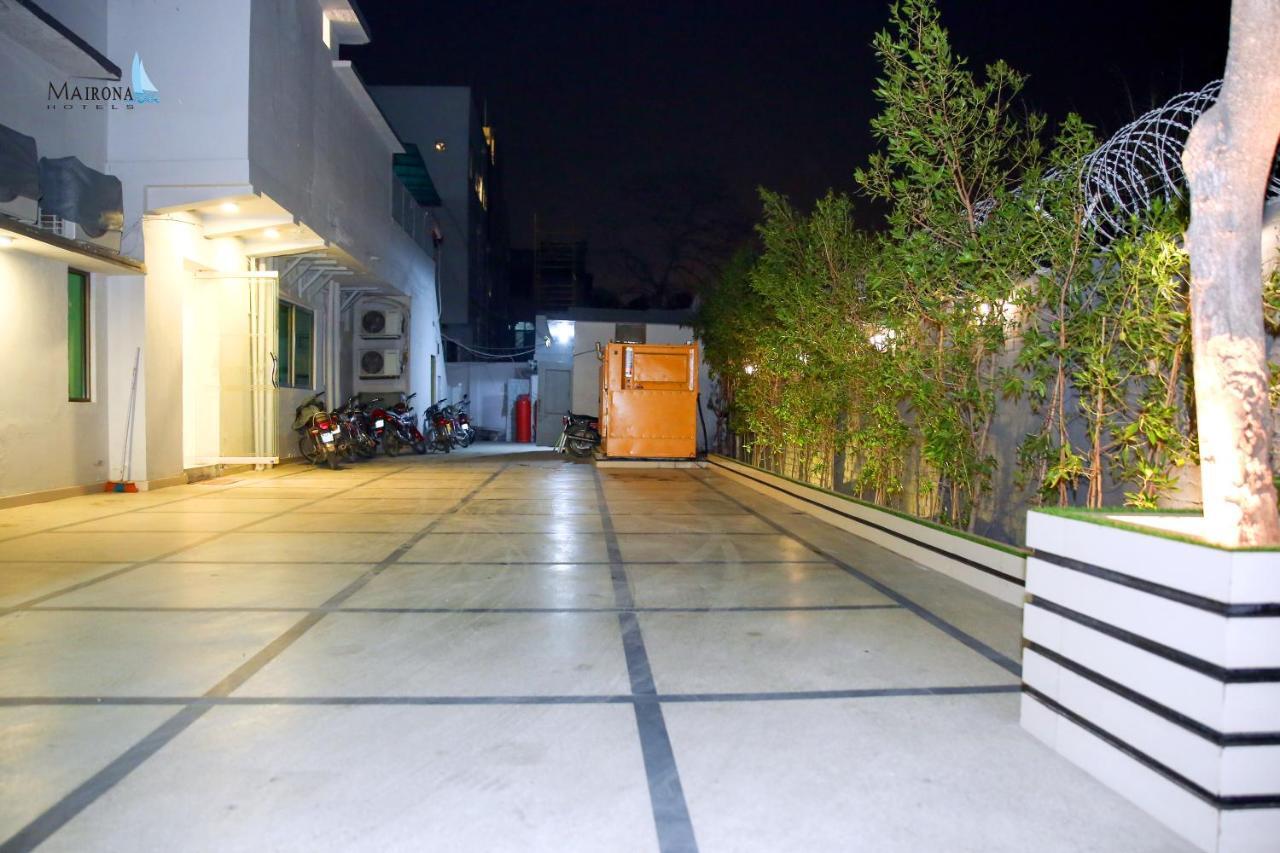 Hotel Mairona Gulberg Лахор Екстер'єр фото